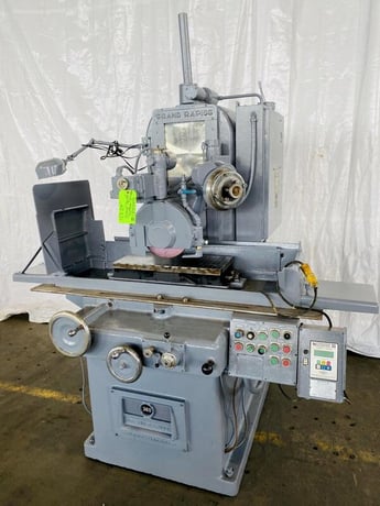10" x 24" Gallmeyer & Livingston #360, hydraulic horizonal grinder, incremental downfeed, over the wheel - Image 3
