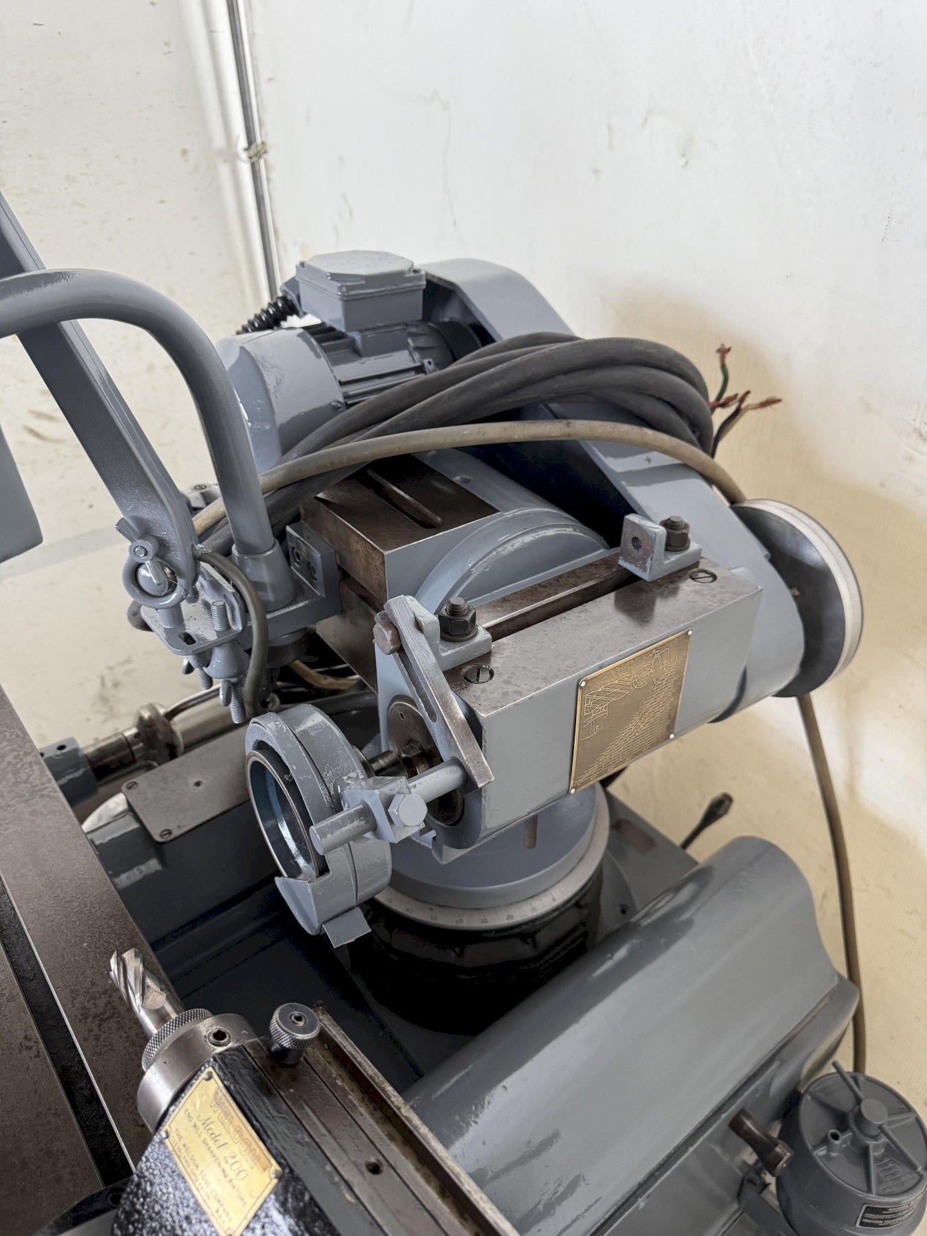 Toolmex #NUA25M, tool & cutter grinder, 36" x 5.25" table, 9.8" swing, 1.5 HP, (2) matched centers / - Image 6