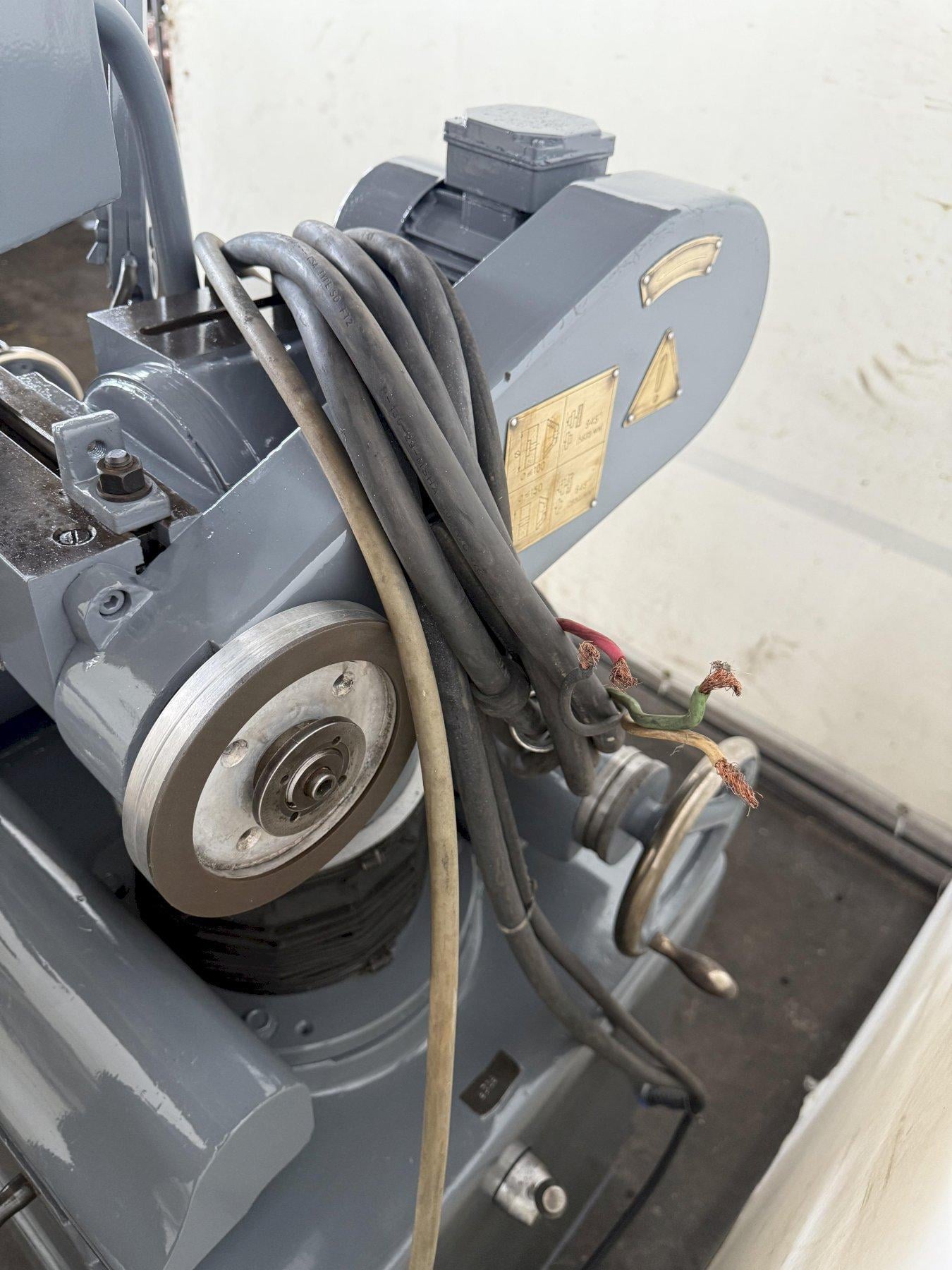 Toolmex #NUA25M, tool & cutter grinder, 36" x 5.25" table, 9.8" swing, 1.5 HP, (2) matched centers / - Image 8