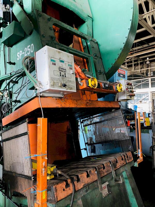 250 Ton, Verson #12F-OBI, inclined gap press, 12" stroke, 26" Shut Height, 5" adjustment, 62" x 36" bolster - Image 2