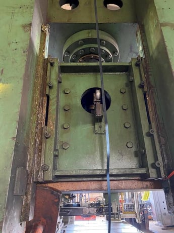 300 Ton, Pacific #300D10-60, hydraulic press, 18" stroke, 28" window, 123" x 60" bed, 40 HP, Allen Bradley - Image 7