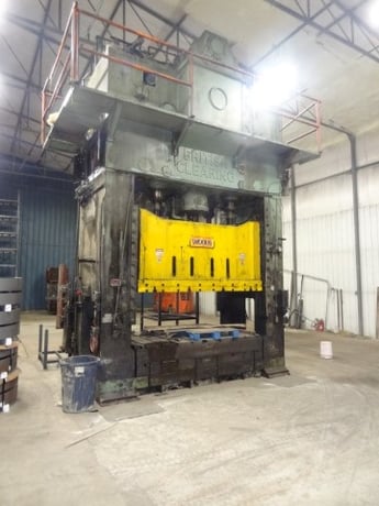 650 Ton, USI Clearing #S4-650-108-64, straight side 4-point press, 18" stroke, 48" Shut Height, 14" adjustment - Image 1