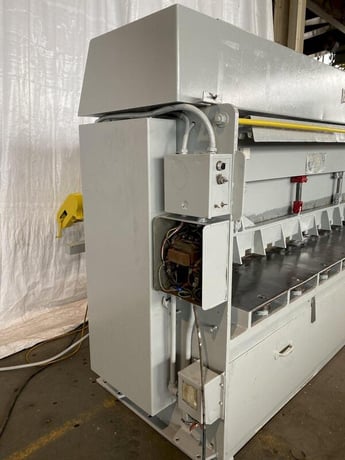 1/2" x 10' HTC hydraulic shear, front operated power back gauge, 11 hold downs, 72" squaring arm, 25 HP - Image 2