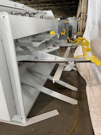 1/2" x 10' HTC hydraulic shear, front operated power back gauge, 11 hold downs, 72" squaring arm, 25 HP - Image 6
