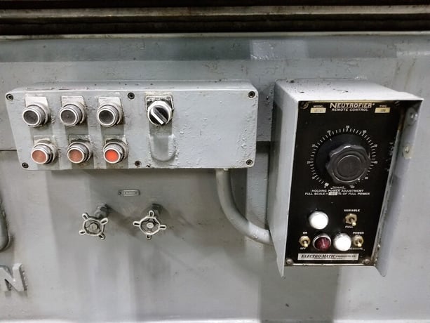 24" x 72" Thompson #C, horizontal surface grinder, 30" under wheel, 20" x4" wheel, electromagnetic chuck - Image 4