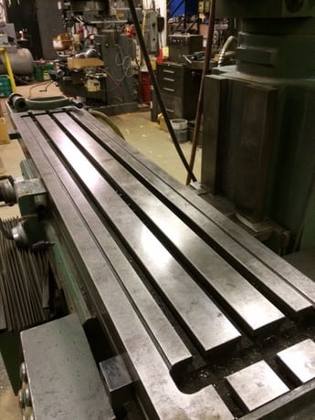 Willis Microcut #500VS, vertical mill, 59" x11.8" table, 4 HP, 60-3600 RPM, Acu-Rite 3-Axis digital read out - Image 5