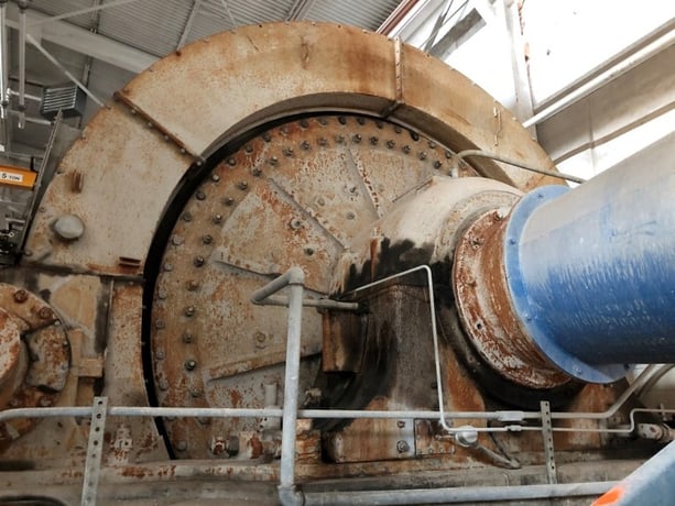 9' x 21' 8.5" Fuller Traylor, ball mill, 21 RPM, loading spiral, slit wall, rubber lining - Image 2