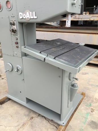 26" DoAll #2612, vertical band saw, power feed table - Image 4