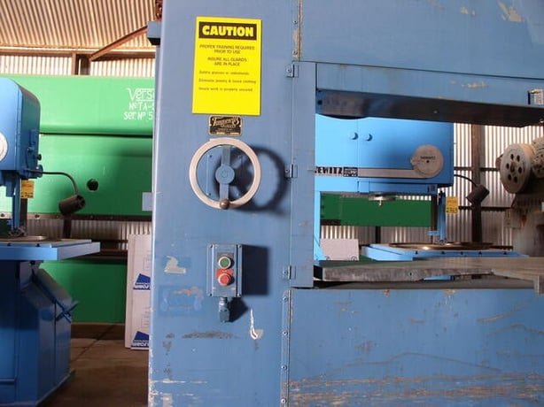 41.5" x 21" Tannewitz #RHNE, vertical band saw, 42" wheel diameter, S/N 73242 - Image 4