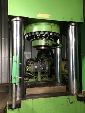 200 Ton, DongSung, hydraulic shell press, 4-post, 18" stroke, 21" daylight, 31.5" LR x 23.5" front back bed - Image 2