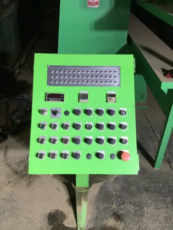 200 Ton, DongSung, hydraulic shell press, 4-post, 18" stroke, 21" daylight, 31.5" LR x 23.5" front back bed - Image 4