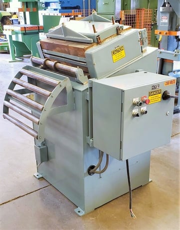 24" x .067" CWP #24B, straightener, 12-roll, 2" dia. x 24" straight rolls, reconditioned, under power, 1998 - Image 1