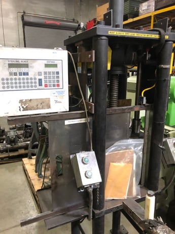 Sterling #DW780A Spring Tester - Image 1