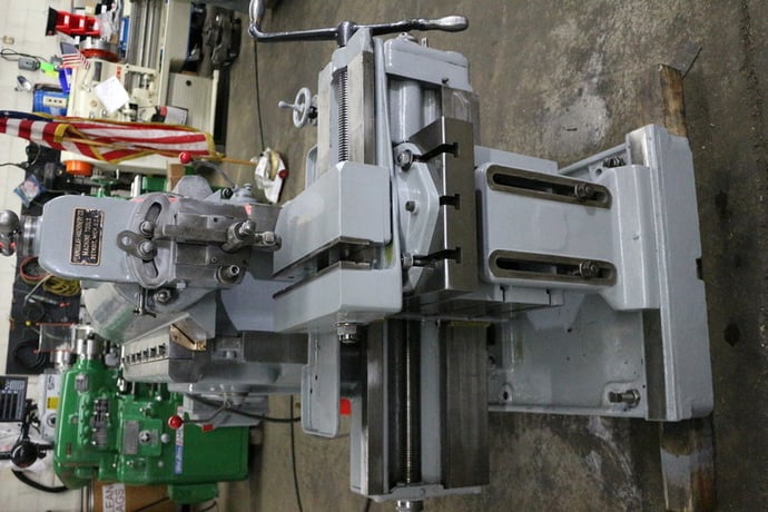 20" Rockford shaper, 22" stroke, universal t-slotted table, heavy duty vise, 7.5 HP, low hours - Image 5