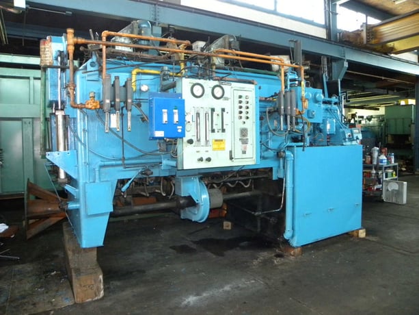 24" width x 18" height x 36" L Ipsen T-8, 2-zone internal quench furnace, 1850°F, gas fired, load & unload - Image 1