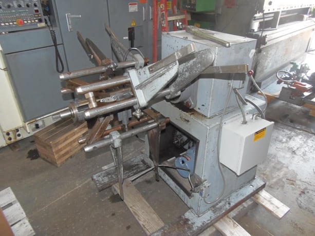 4000 lb. Durant #MD-401, unmotorized reel, 16" width, 54" -60" OD, 15"-20" ID, 6 coil keepers, brake - Image 1