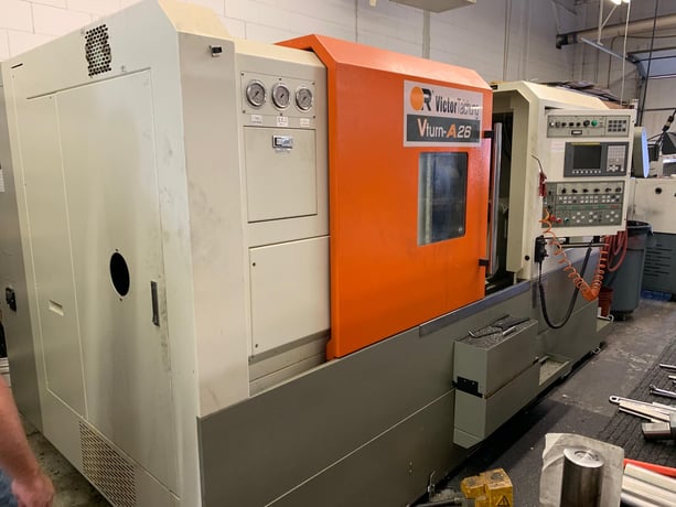 Victor #VTurn-A26/85, 31.4" swing, 10" chuck, 2.9" bar, Fanuc 0TD, 3500 RPM, programmable tailstock, 2012 - Image 1