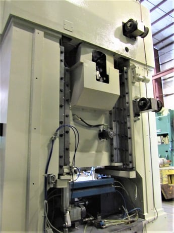 440 Ton, Invernizzi link type deep drawn press, 5" stroke, 22" Shut Height, 59" x39" bed, 30-120 SPM, 1997 - Image 4