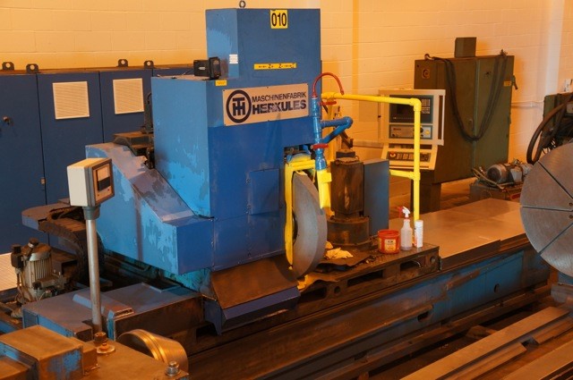 25" x 135" Herkules #WS450-8Lx3500, CNC cylindrical grinder, 30" x 3" x 8" wheel, 1997 - Image 4