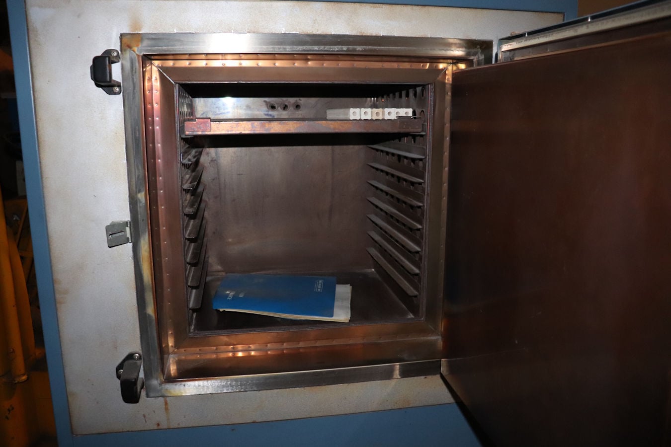 Blue M #CW-6680G, cabinet oven, 1300&deg;F / 704&deg;C, S/N CW-525, 480 V. 3 Phase - Image 2