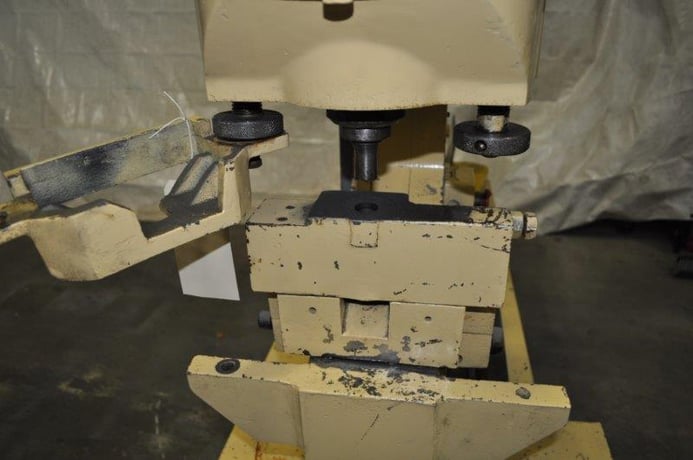 6" x 6" x 1/2" Geka #Hydracrop-100S, hydraulic ironworker, 100 ton, 24" x 5/8" plate, S/N 13271 - Image 3