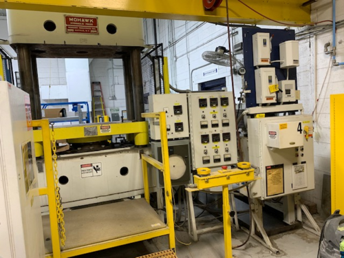 300 Ton, Mohawk, 44.5" x30", 22" stroke, 37" daylight, up-acting, relay controls, thermocouple plugs, #2686 - Image 1