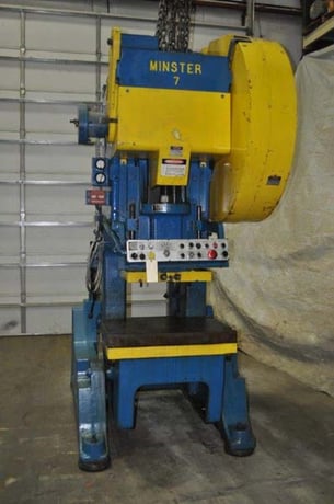 75 Ton, Minster #7, OBI press, 4" stroke, 15" Shut Height, 4" adj., 75-150 SPM, air clutch & brake, 1974 - Image 1
