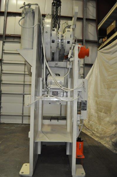 150 Ton, Verson #150-OBG, 8" stroke, 22" Shut Height, 6" adj, 35 SPM, air clutch & brake, air counterbalance - Image 5