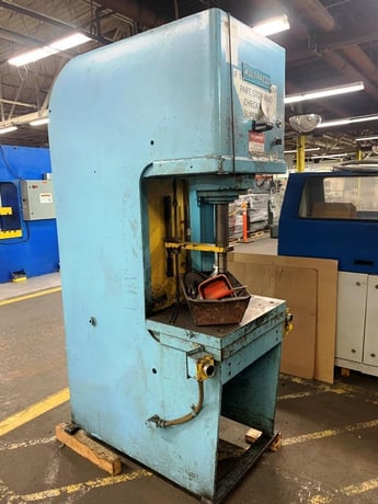 12 Ton, Abex Denison #FH12-10MC304FSI-97032, hydraulic C-frame press, 12" stroke, 24" daylight, 1980 - Image 1