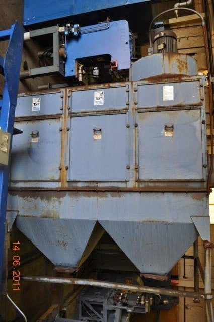 5400-8000 cfm Torit #140, dust collector, 2 discharge chutes,stand, 3 chamber, 20 HP, 1988 - Image 1