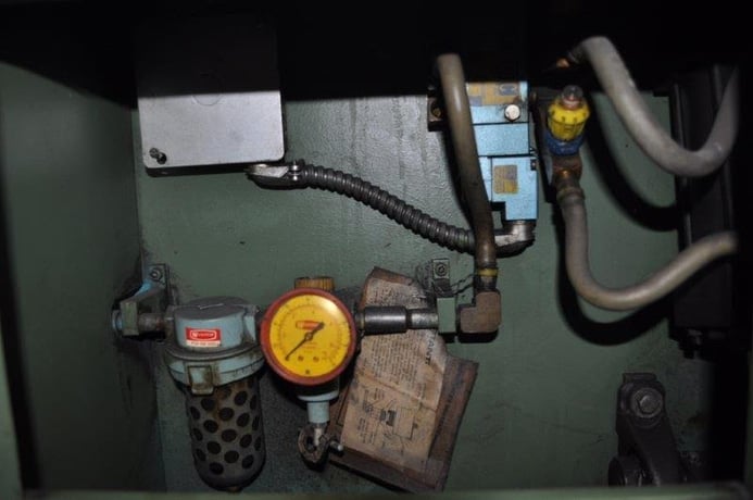No. 1060-S1 Libert nibbler, 1/4"cutting capacity, 60" throat,foot pedal,like new, 1981 - Image 6