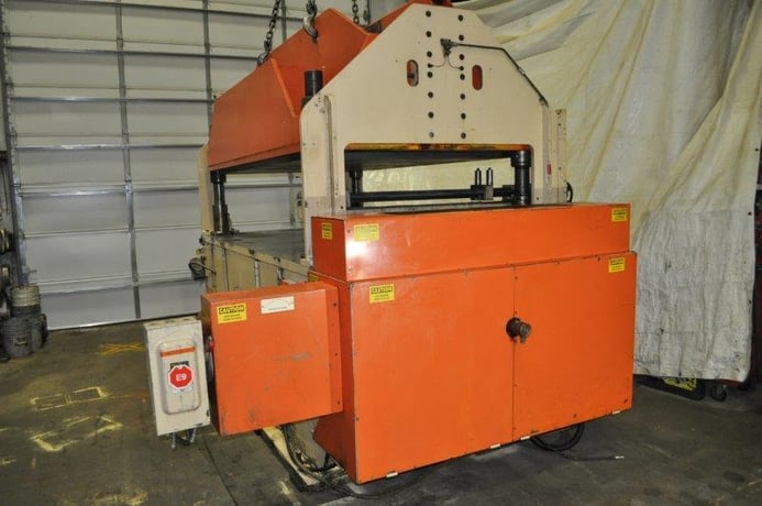 80 Ton, Bradbury, cut-off press, 1 stroke, 28.5"Shut Height, 120" x70.5"bed, 55 SPM, 20 HP, 1999 - Image 2