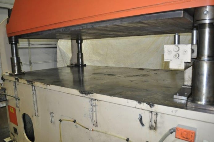 80 Ton, Bradbury, cut-off press, 1 stroke, 28.5"Shut Height, 120" x70.5"bed, 55 SPM, 20 HP, 1999 - Image 3