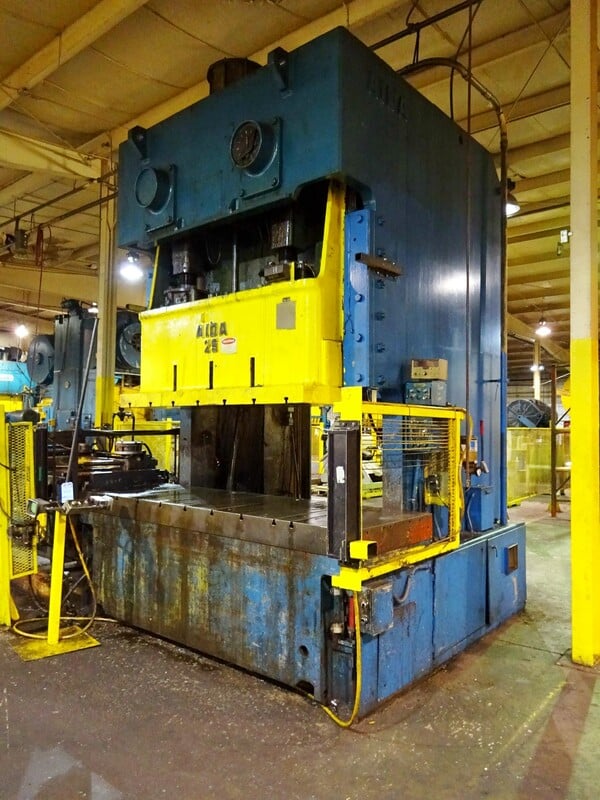 275 Ton, Aida #C2-25(2), double crank gap frame press, 11" stroke, 21.6" Shut Height,air clutch, 1985 - Image 2