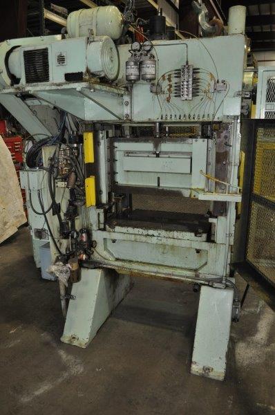 35 Ton, V &O #SS2-35-32, straight side double crank press, 2" stroke, 11.7" Shut Height,air clutch & brake - Image 4