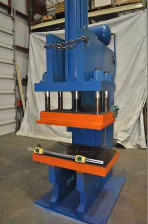 100 Ton, Tox Pressotechnik #PCG-100-E27.9, hydraulic press, 7.8" stroke, 27.5" daylight, 1996 - Image 1