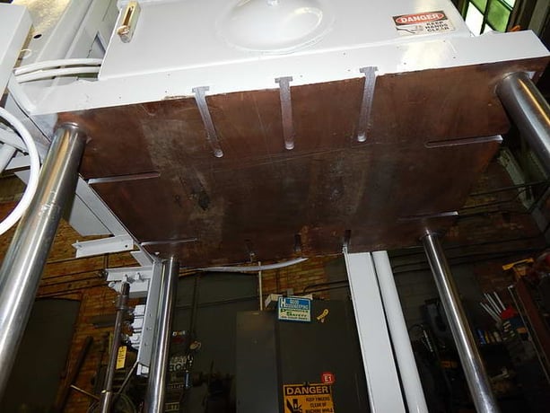 25 Ton, Keystone, 4-post up-acting hydraulic trim press, 13" stroke, 30-1/4" daylight, 32" x34"bed - Image 4