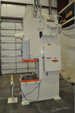 90 Ton, Niagara #E90, OBI back geared press, 9" stroke, 18" Shut Height, 46 SPM, air clutch & brake, 1986 - Image 2