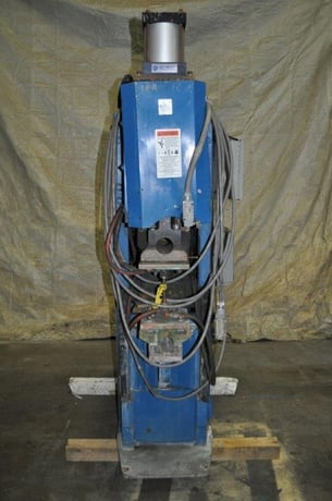 150 KVA McCreery #MPP-150-12/100, projection type, 12" throat,,adj height lower platten - Image 1