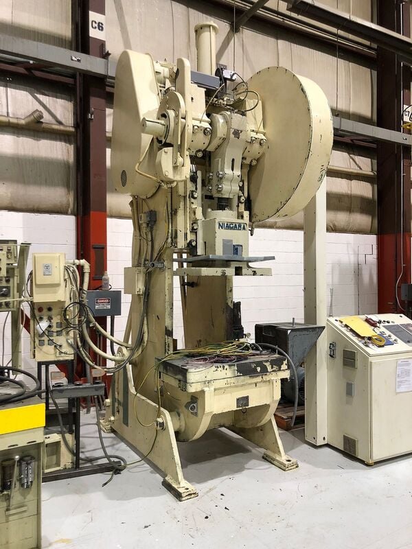 90 Ton, Niagara #AF5, 10" stroke, 26" Shut Height, 30-60 SPM, 39" x 25" bed, 7-roll, 4 leaf mandrel, keeper - Image 1