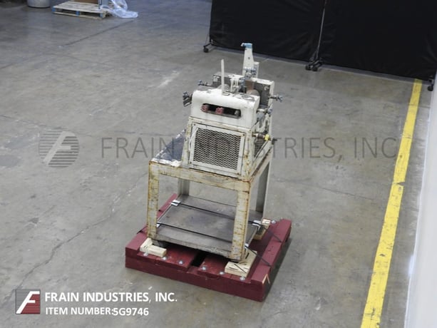 4" x 8" Ross #4x8TRM, 3 roll mill, 1 HP, hand crank gap adjustment, scraper blades - Image 3