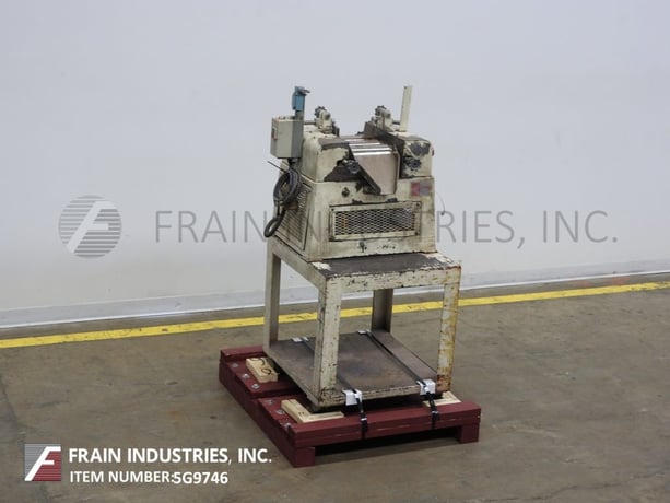 4" x 8" Ross #4x8TRM, 3 roll mill, 1 HP, hand crank gap adjustment, scraper blades - Image 5