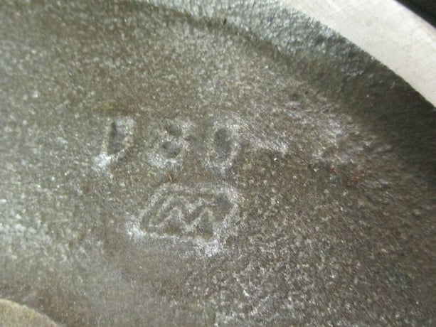 Kurt #D80-4-SA, Cast Iron swivel base for 8" milling machine vises - Image 2