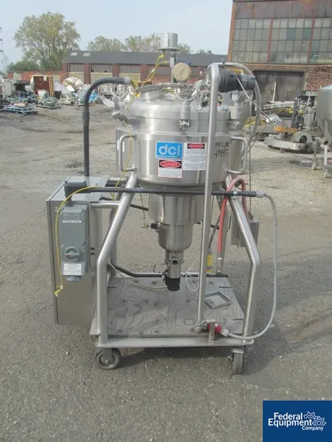 26.42 gallon DCI, 100 liter, 316 Stainless Steel, 24" dia.x 10" straight side, bottom sump, 50 psi, dimple - Image 1