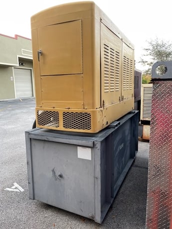 50 KW Onan/J Deere, diesel, 208 or 480 Volts, 3 phase, weatherproof enclosure, 12 lead reconnectable, 300 - Image 6