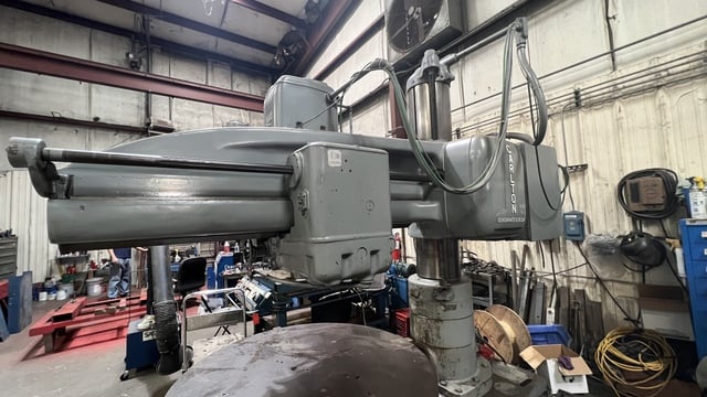 6' -15" Carlton #3A, radial arm drill, tilting box table - Image 5