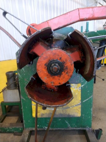 30000 lb. Sesco #55-422, motorized uncoiler coil reel, 36" width, holddown arm, hydraulic expansion - Image 4