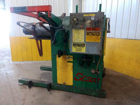 30000 lb. Sesco #55-422, motorized uncoiler coil reel, 36" width, holddown arm, hydraulic expansion - Image 5