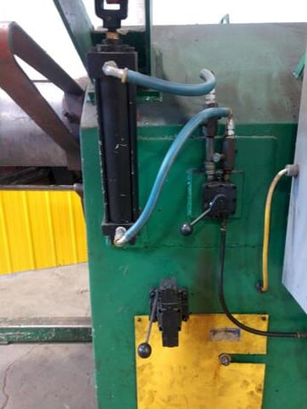 30000 lb. Sesco #55-422, motorized uncoiler coil reel, 36" width, holddown arm, hydraulic expansion - Image 7