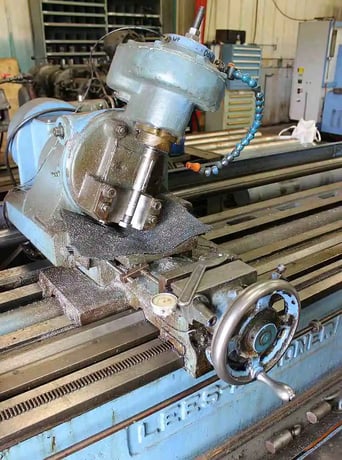 Lees-Bradner #12, 8" x 102", 4" hob capacity, 24" swing, 6" spindle hole - Image 2